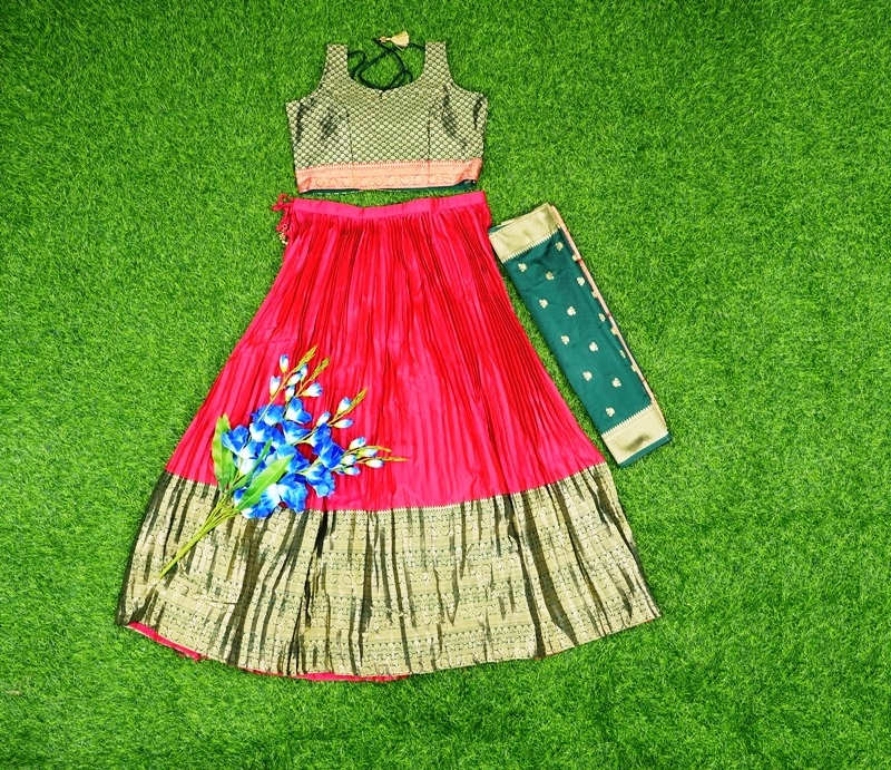 Red - green chaniya choli | Chaniya choli, Navratri dress, Garba dress
